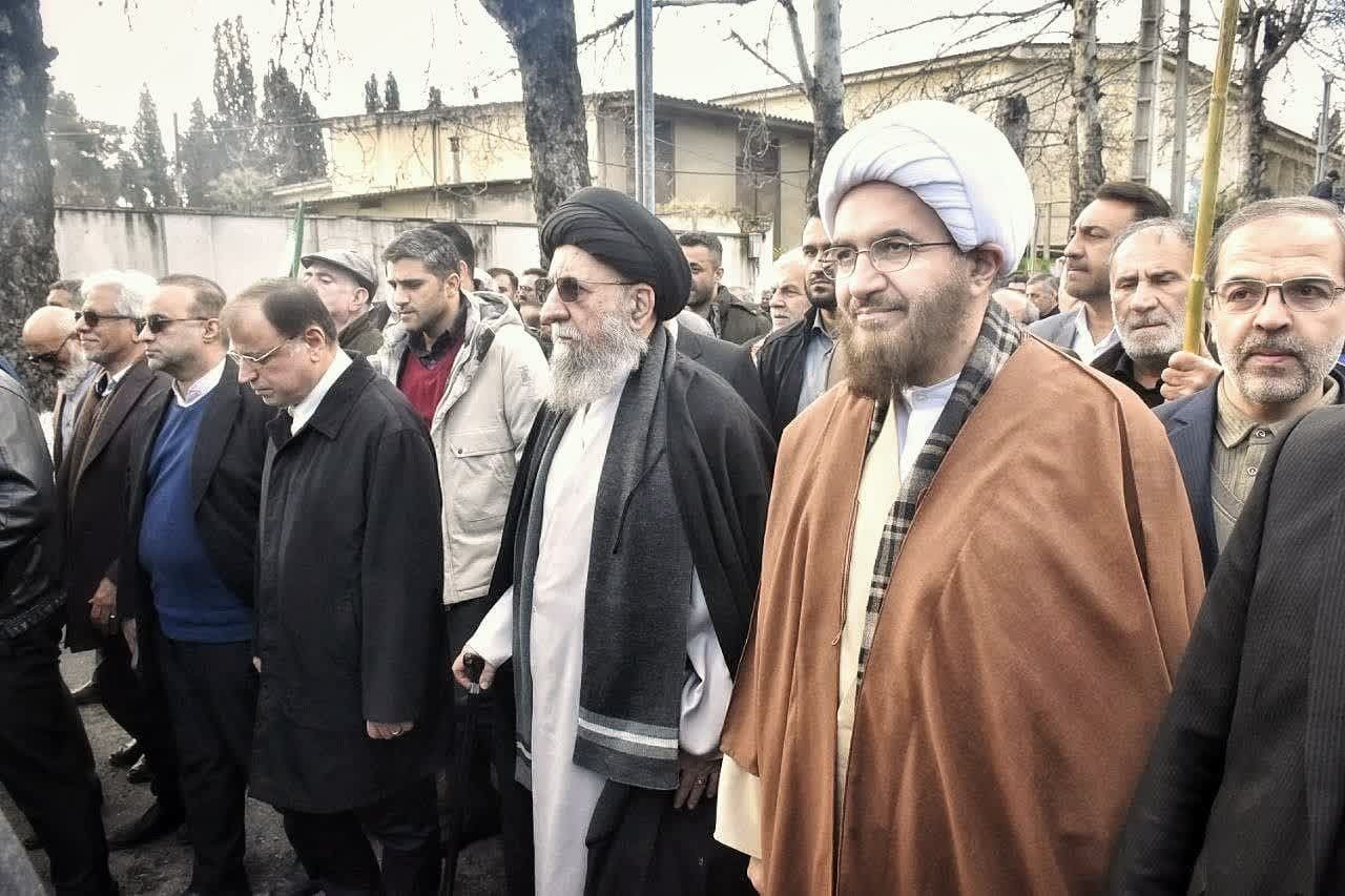 دشمنان از ترفندهای خود دست بردارند/ مردم همچنان پای انقلابشان ایستاده اند