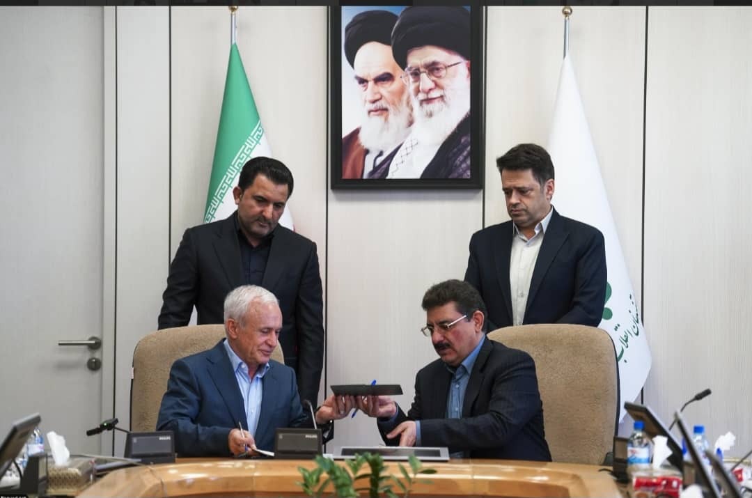 امضای تفاهم‌ نامه بین انجمن زنجیره‌های تولید گوشت مرغ ایران و بنیاد مستضعفان