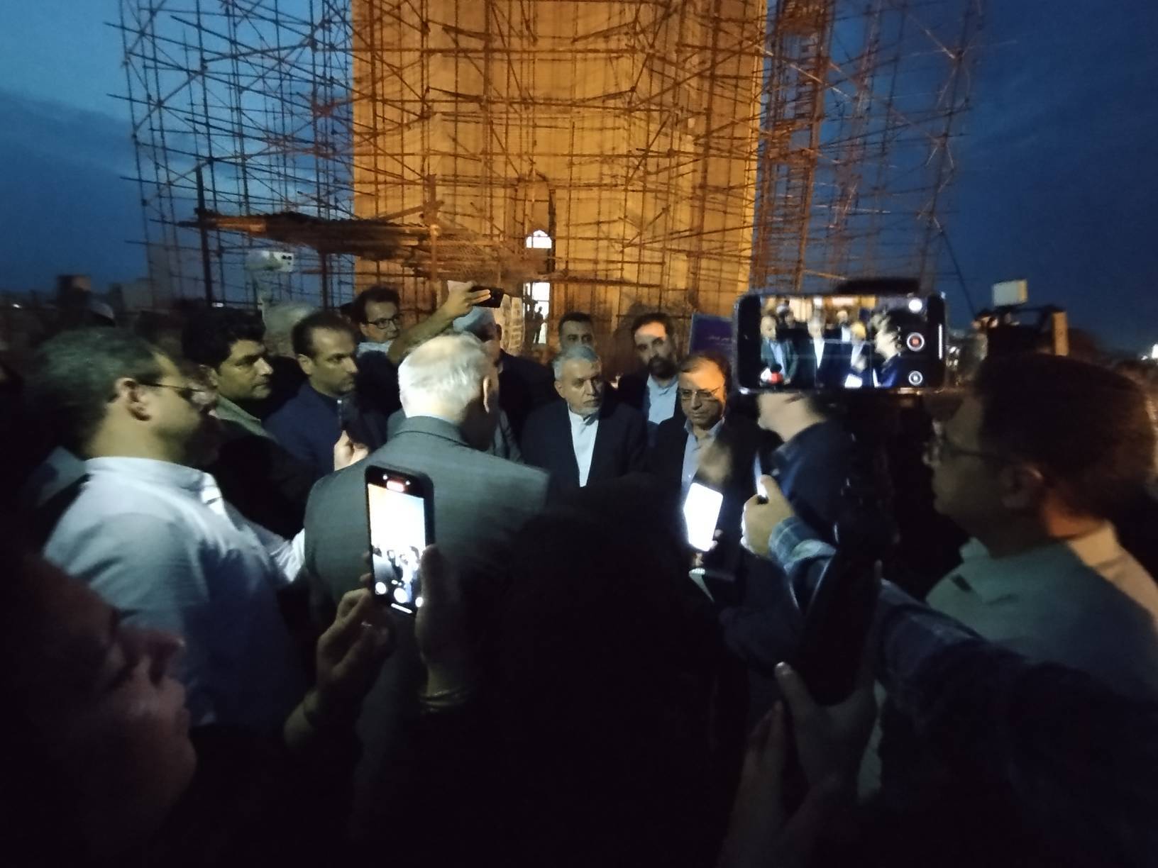 نماد هویت ملی باید با نگاه علمی و تعهد ملی احیا شود/ داربست‌ها به‌زودی از چهره برج جهانی کنار می‌روند