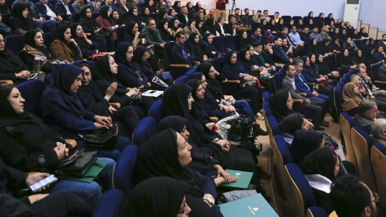 شاخص پرستار به تخت در بخش‌های دولتی و خصوصی استان کمتر از میانگین کشوری است