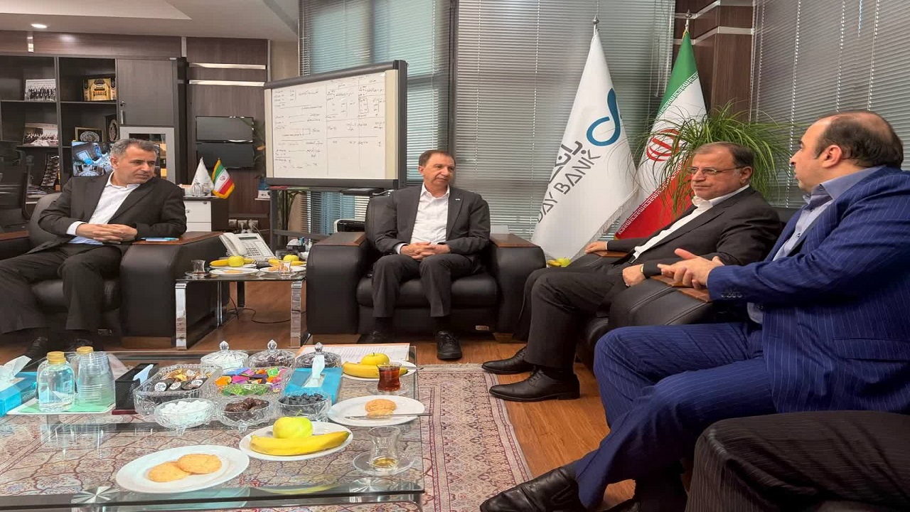 نشست استاندار گلستان با مدیرعامل بانک دی کشور؛ کلنگ‌زنی نیروگاه خورشیدی ۹۰ مگاواتی گلستان با مشارکت بانک دی